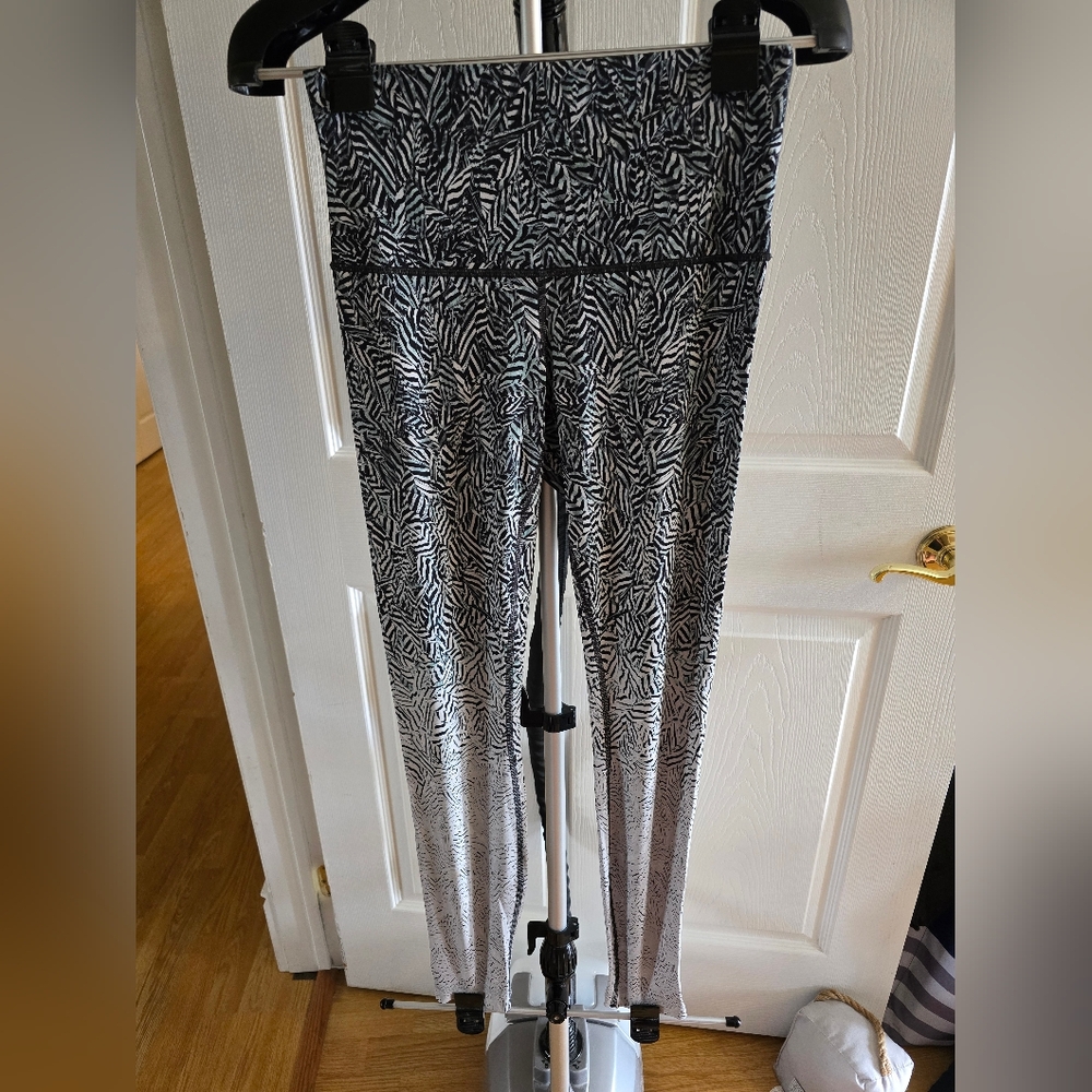 Monochrome Patterned Leggings